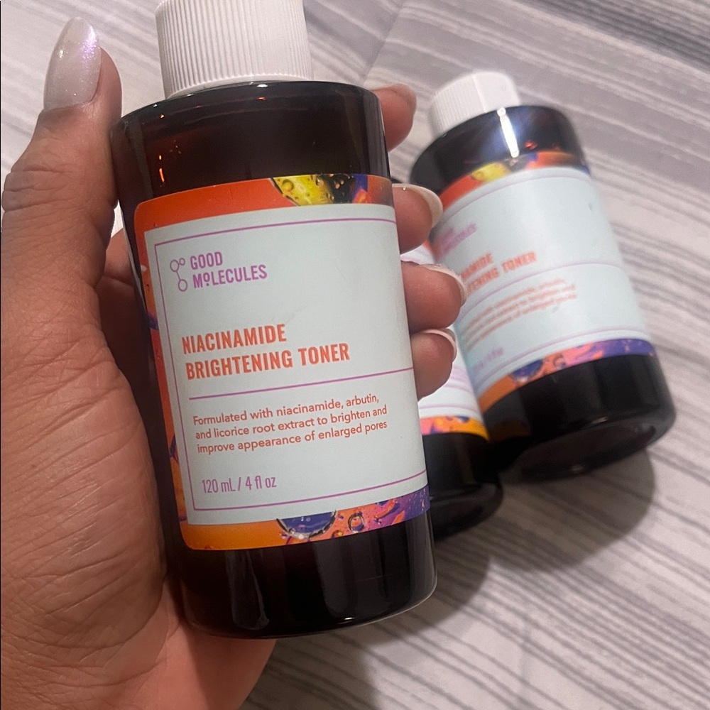Niacinamide Brightening Toner - Black and White